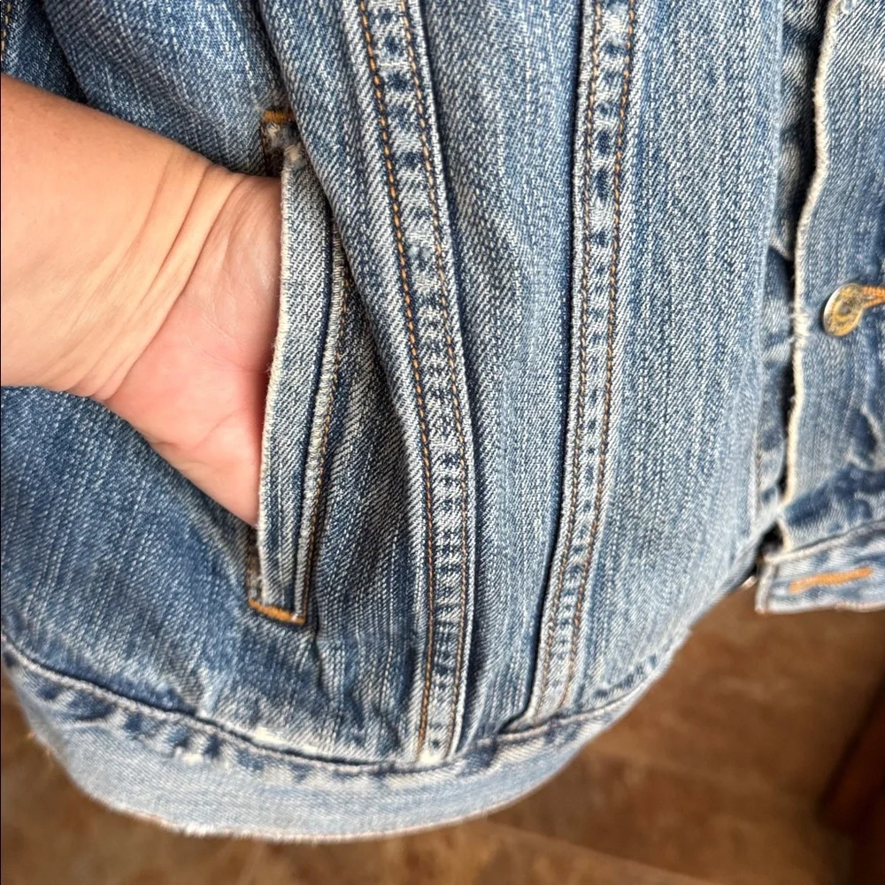 Levis thrashed distressed